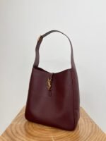 LE 5 À 7 LARGE SUPPLE 31 IN WINE RED GRAINED CALFSKIN - Image 14