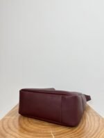 LE 5 À 7 LARGE SUPPLE 31 IN WINE RED GRAINED CALFSKIN - Image 3