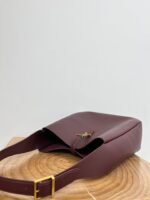LE 5 À 7 LARGE SUPPLE 31 IN WINE RED GRAINED CALFSKIN - Image 13