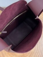LE 5 À 7 LARGE SUPPLE 31 IN WINE RED GRAINED CALFSKIN - Image 7
