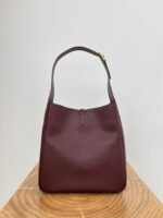 LE 5 À 7 LARGE SUPPLE 31 IN WINE RED GRAINED CALFSKIN - Image 8