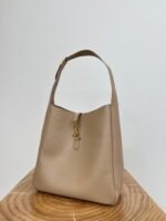 LE 5 À 7 LARGE SUPPLE 31 IN LIGHT BROWN GRAINED CALFSKIN - Image 14