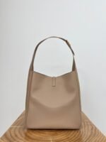 LE 5 À 7 LARGE SUPPLE 31 IN LIGHT BROWN GRAINED CALFSKIN - Image 8