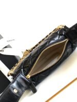 CC 16 MINI POUCH IN BLACK GRAINED CALFSKIN AND GOLD METAL - Image 7