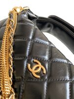 CC 16 MINI POUCH IN BLACK GRAINED CALFSKIN AND GOLD METAL - Image 12