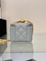 CHANEL 25S MINI VANITY BAG 11 CM IN GREY LAMBSKIN WITH GOLD HARDWARE - Image 4