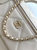 CHANEL 25S VANITY BAG 19.5 CM IN LIGHT BEIGE LAMBSKIN - Image 11
