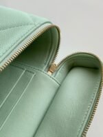 CHANEL 25S VANITY BAG 19.5 CM IN MINT GREEN LAMBSKIN - Image 17