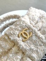 CHANEL 25S BOW BAG 38 IN CREAM WHITE TWEED WITH GOLD HARDWARE - Image 12