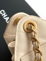 CHANEL 25S HOBO BAG 22 IN LIGHT BEIGE CAVIAR LEATHER WITH GOLD HARDWARE - Image 5