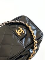 CHANEL 25S HOBO BAG 22 IN BLACK GLOSSY CALFSKIN WITH GOLD HARDWARE - Image 5