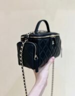CHANEL 25S VANITY CASE 23 IN BLACK LAMBSKIN - Image 6