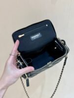 CHANEL 25S VANITY CASE 23 IN BLACK LAMBSKIN - Image 16