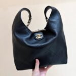 QUILTED SMALL HOBO BAG 27 IN BLACK LAMBSKIN GOLD HARDWARE - Image 9