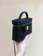 CHANEL 25S VANITY CASE 19 IN BLACK CALFSKIN GOLD HARDWARE - Image 12