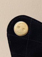 CC 25 HANDBAG 40 IN BLACK SUEDE GOLD HARDWARE - Image 8