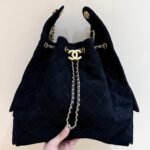 CC 25 HANDBAG 40 IN BLACK SUEDE GOLD HARDWARE - Image 10