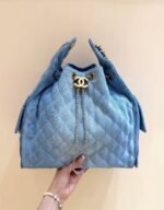 CC 25 HANDBAG 40 IN BLUE DENIM GOLD HARDWARE - Image 6