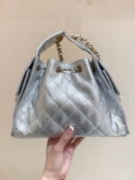 CC 25 HANDBAG IN SILVER-TONE 30 GRAINED CALFSKIN GOLD HARDWARE - Image 6