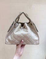 CC 25 HANDBAG IN CREAM 30 GRAINED CALFSKIN GOLD HARDWARE - Image 5