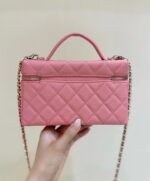 VANITY CASE 19 IN CONTESSA PINK CALFSKIN GOLD-TONE METALLIC - Image 2