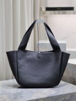 LE 5 À 7 BEA TOTE BAG 50 IN BLACK LAMBSKIN GOLD LOGO - Image 18
