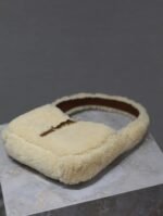 LE 5 À 7 MINI BAG 19 IN CREAM SHEARLING AND BROWN CALFSKIN TRIM - Image 11