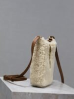 LE 5 À 7 HOBO BAG 18 IN CREAM SHEARLING AND BROWN SUEDE TRIM - Image 2