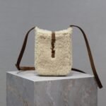 LE 5 À 7 HOBO BAG 18 IN CREAM SHEARLING AND BROWN SUEDE TRIM - Image 10