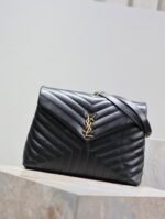 LOULOU LARGE 36 IN BLACK QUILTED CALFSKIN GOLD HARDWARE - Image 15