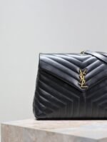 LOULOU LARGE 36 IN BLACK QUILTED CALFSKIN GOLD HARDWARE - Image 16