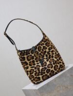 LE 5 À 7 SMALL SUPPLE 23 IN LEOPARD PRINT CALFSKIN - Image 3