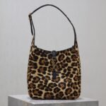 LE 5 À 7 SMALL SUPPLE 23 IN LEOPARD PRINT CALFSKIN - Image 10