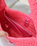 LE 5 À 7 BAG 19 IN MAGENTA PINK WOVEN RAFFIA - Image 11