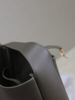 YSL 25S LE 5 À 7 BAG 16 IN LIGHT MUSK GRAINED CALFSKIN GOLD HARDWARE - Image 17