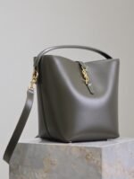 YSL 25S LE 5 À 7 BUCKET 26 IN DARK OLIVE CALFSKIN GOLD HARDWRE - Image 16