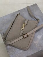 LE 5 À 7 HOBO MINI BAG 18 IN LIGHT BROWN SUEDE COPPER HARDWARE - Image 11