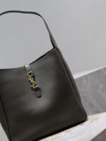 LE 5 À 7 LARGE BAG 31 IN KHAKI GREEN LAMBSKIN - Image 4