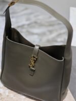 LE 5 À 7 LARGE BAG 31 IN KHAKI GREEN LAMBSKIN - Image 5