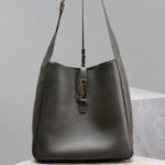 LE 5 À 7 LARGE BAG 31 IN KHAKI GREEN LAMBSKIN - Image 10