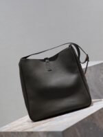 LE 5 À 7 LARGE BAG 31 IN KHAKI GREEN LAMBSKIN - Image 8