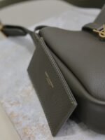 LE 5 À 7 MINI BAG 16 IN KHAKI GREEN LAMBSKIN - Image 2