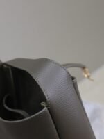 LE 5 À 7 MINI BAG 16 IN KHAKI GREEN LAMBSKIN - Image 5