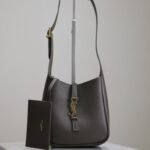 LE 5 À 7 MINI BAG 16 IN KHAKI GREEN LAMBSKIN - Image 10