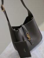 LE 5 À 7 MINI BAG 16 IN KHAKI GREEN LAMBSKIN - Image 7