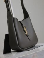 LE 5 À 7 MINI BAG 16 IN KHAKI GREEN LAMBSKIN - Image 17