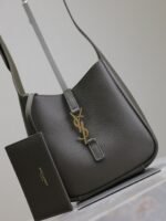 LE 5 À 7 MINI BAG 16 IN KHAKI GREEN LAMBSKIN - Image 9