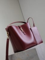 YSL 25S LE 5 À 7 BUCKET 26 IN DARK BURGUNDY CALFSKIN GOLD HARDWARE - Image 17