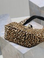 LE 5 À 7 BEA TOTE BAG 50 IN LEOPARD PRINT LEATHER GOLD LOGO - Image 13