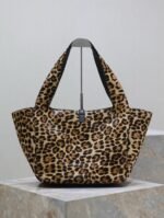 LE 5 À 7 BEA TOTE BAG 50 IN LEOPARD PRINT LEATHER GOLD LOGO - Image 6